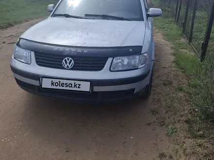 Volkswagen Passat 1997 года за 1 500 000 тг. в Уральск – фото 2