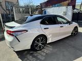 Toyota Camry 2020 года за 11 100 000 тг. в Алматы – фото 3