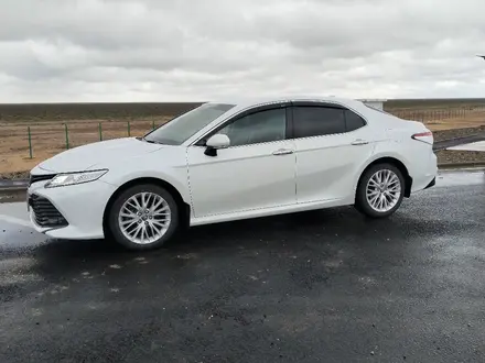 Toyota Camry 2018 года за 13 500 000 тг. в Жанаозен