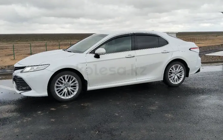 Toyota Camry 2018 года за 13 500 000 тг. в Жанаозен