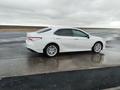 Toyota Camry 2018 года за 13 500 000 тг. в Жанаозен – фото 4