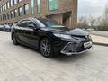 Toyota Camry 2021 года за 17 300 000 тг. в Алматы – фото 2