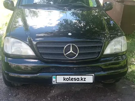 Mercedes-Benz ML 320 2001 года за 5 000 000 тг. в Степногорск – фото 16