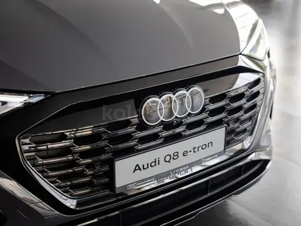 Audi Q8 e-tron 55 S line 2023 года за 38 140 000 тг. в Алматы – фото 8