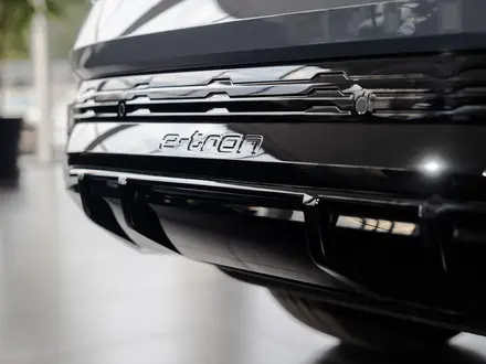 Audi Q8 e-tron 55 S line 2023 года за 38 140 000 тг. в Алматы – фото 13