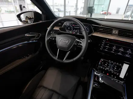 Audi Q8 e-tron 55 S line 2023 года за 38 140 000 тг. в Алматы – фото 18