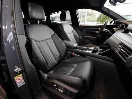 Audi Q8 e-tron 55 S line 2023 года за 38 140 000 тг. в Алматы – фото 22