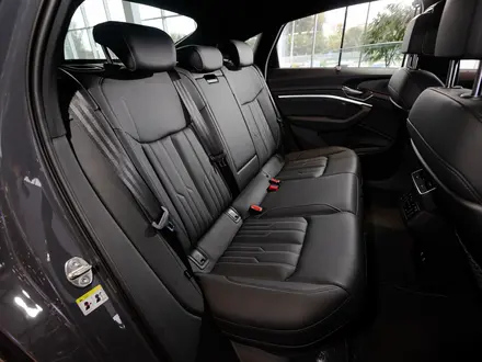 Audi Q8 e-tron 55 S line 2023 года за 38 140 000 тг. в Алматы – фото 23