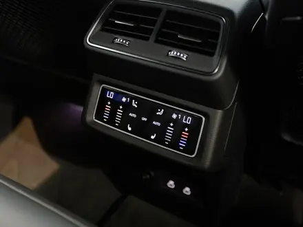 Audi Q8 e-tron 55 S line 2023 года за 38 140 000 тг. в Алматы – фото 25