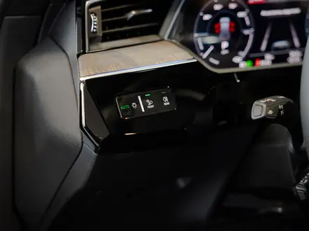 Audi Q8 e-tron 55 S line 2023 года за 38 140 000 тг. в Алматы – фото 35