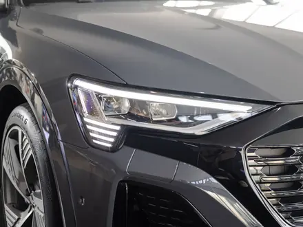 Audi Q8 e-tron 55 S line 2023 года за 38 140 000 тг. в Алматы – фото 42