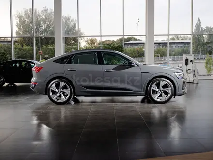 Audi Q8 e-tron 55 S line 2023 года за 38 140 000 тг. в Алматы – фото 2