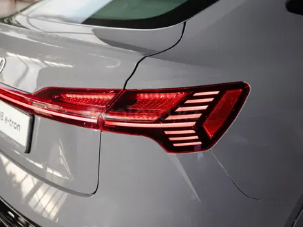 Audi Q8 e-tron 55 S line 2023 года за 38 140 000 тг. в Алматы – фото 4