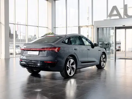 Audi Q8 e-tron 55 S line 2023 года за 38 140 000 тг. в Алматы – фото 3