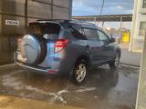 Toyota RAV4 2010 годаfor7 000 000 тг. в Атырау – фото 2