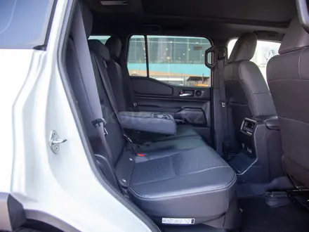 Toyota Land Cruiser Prado Luxe+ 2025 года за 42 990 000 тг. в Алматы – фото 16