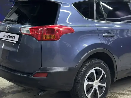 Toyota RAV4 2014 года за 10 100 000 тг. в Актобе – фото 4