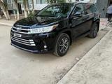 Toyota Highlander 2018 года за 18 500 000 тг. в Актобе