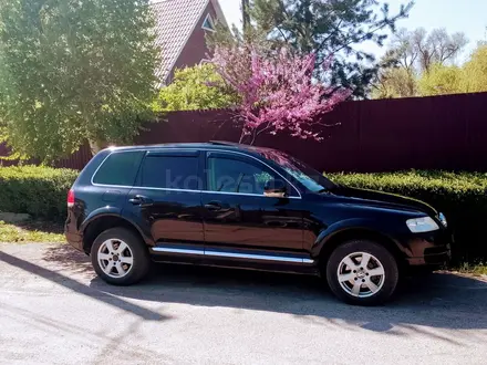 Volkswagen Touareg 2004 года за 3 900 000 тг. в Алматы – фото 12