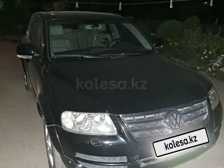 Volkswagen Touareg 2004 года за 3 900 000 тг. в Алматы – фото 6