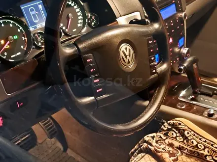 Volkswagen Touareg 2004 года за 3 900 000 тг. в Алматы – фото 2
