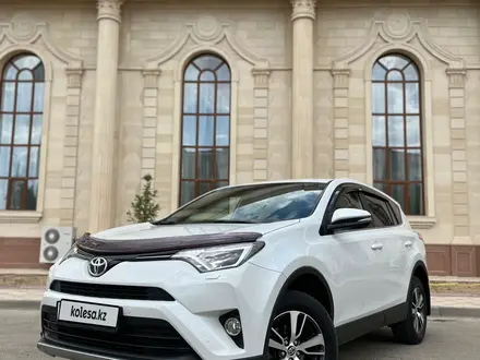 Toyota RAV4 2018 года за 11 500 000 тг. в Караганда
