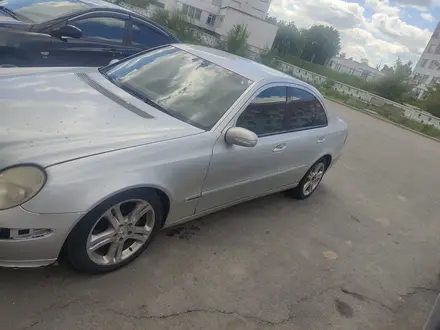 Mercedes-Benz E 240 2002 года за 3 000 000 тг. в Павлодар