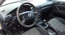 Volkswagen Passat 1997 года за 1 900 000 тг. в Атырау – фото 5