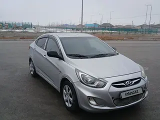 Hyundai Accent, 2011