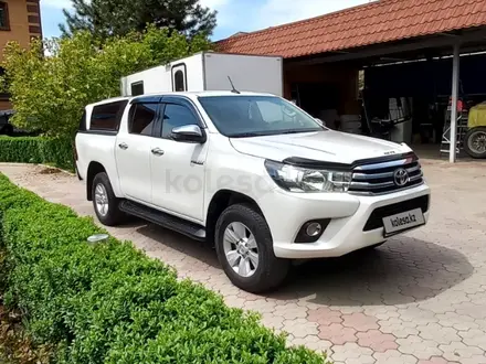 Toyota Hilux 2019 года за 18 600 000 тг. в Алматы – фото 2