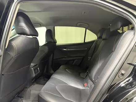 Toyota Camry 2021 года за 15 300 000 тг. в Алматы – фото 11