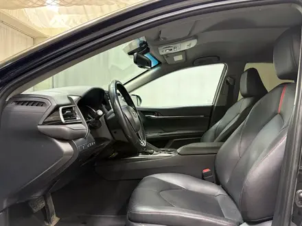 Toyota Camry 2021 года за 15 300 000 тг. в Алматы – фото 12