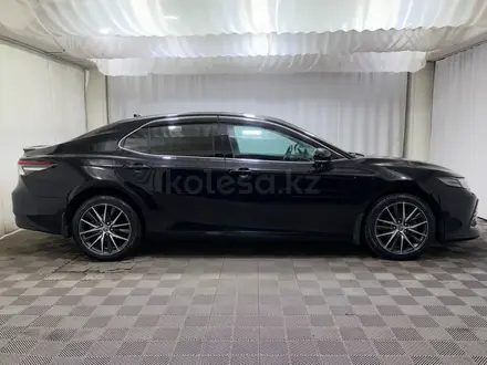 Toyota Camry 2021 года за 15 300 000 тг. в Алматы – фото 17