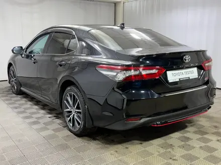Toyota Camry 2021 года за 15 300 000 тг. в Алматы – фото 2