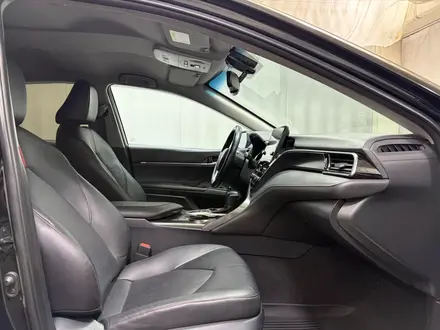 Toyota Camry 2021 года за 15 300 000 тг. в Алматы – фото 6