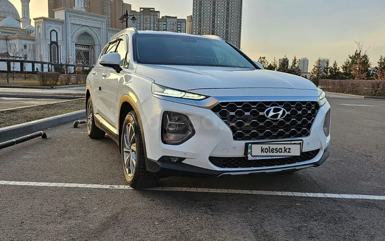 Hyundai Santa Fe 2019 годаfor14 300 000 тг. в Астана