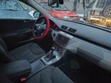 Volkswagen Passat 2006 годаfor4 000 000 тг. в Усть-Каменогорск – фото 4