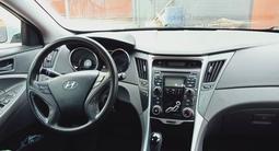 Hyundai Sonata 2011 года за 3 800 000 тг. в Атырау – фото 5