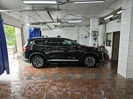 Hyundai Santa Fe 2023 года за 19 000 000 тг. в Алматы – фото 3