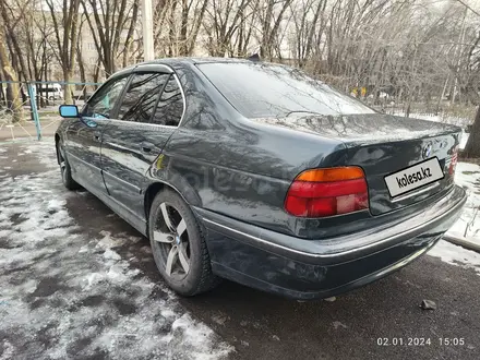 BMW 523 1998 года за 3 400 000 тг. в Алматы – фото 4