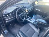 Toyota Camry 2014 года за 4 000 000 тг. в Актобе – фото 4