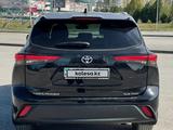 Toyota Highlander 2022 годаүшін21 000 000 тг. в Актобе – фото 3