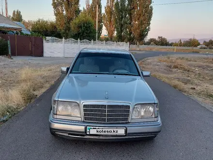 Mercedes-Benz E 280 1995 года за 3 300 000 тг. в Тараз