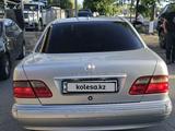 Mercedes-Benz E 320 2001 годаfor6 000 000 тг. в Шымкент – фото 4