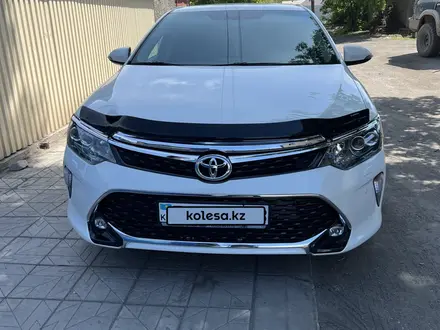 Toyota Camry 2018 года за 13 700 000 тг. в Семей
