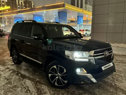 Toyota Land Cruiser 2019 года за 39 900 000 тг. в Астана