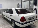 Mercedes-Benz C 200 1995 годаfor1 450 000 тг. в Караганда – фото 2