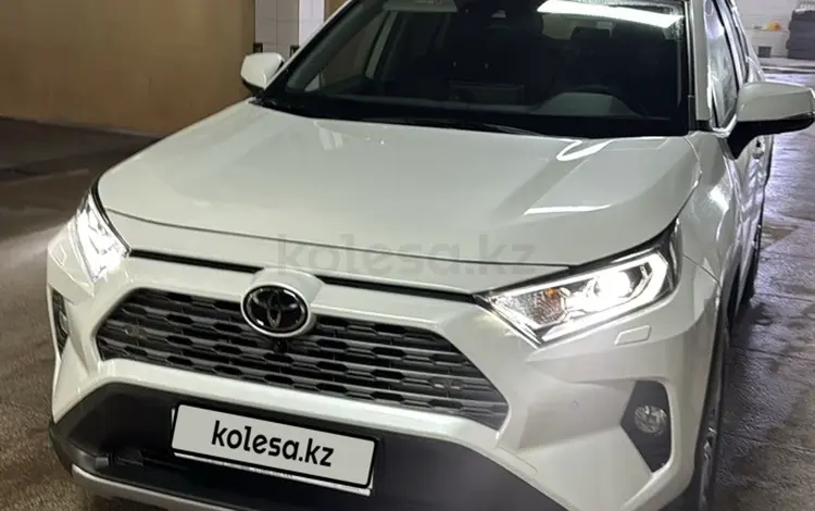 Toyota RAV4 2020 годаfor19 000 000 тг. в Алматы