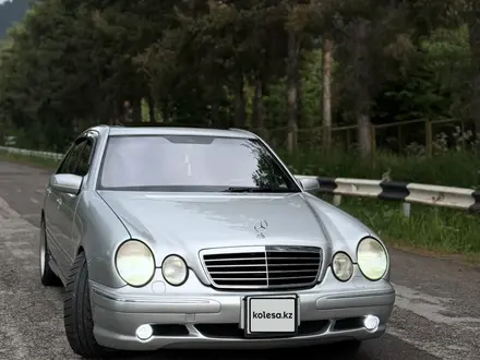 Mercedes-Benz E 320 2000 года за 5 900 000 тг. в Алматы – фото 2