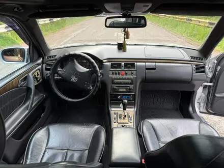 Mercedes-Benz E 320 2000 года за 5 900 000 тг. в Алматы – фото 8